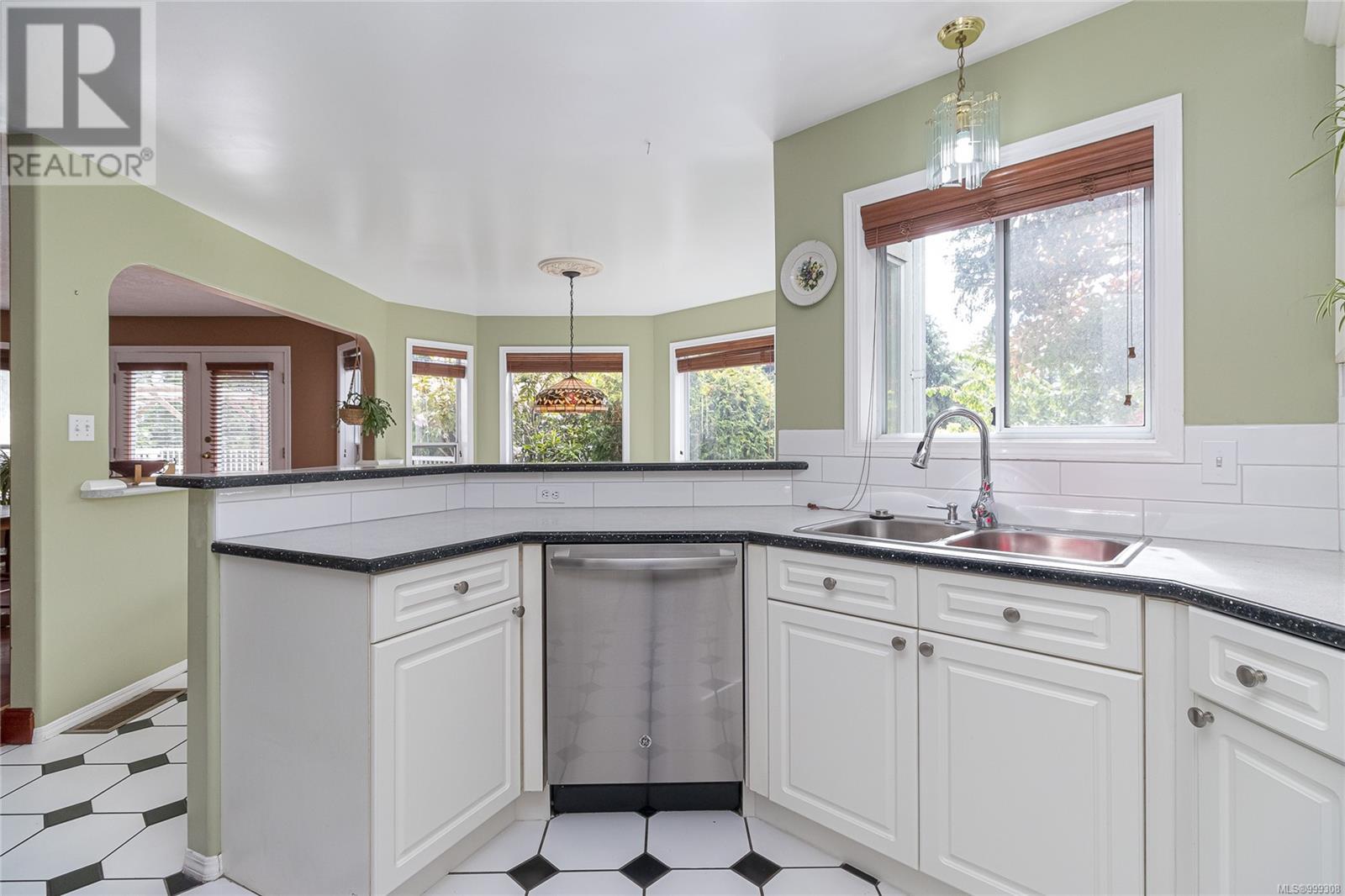Photo 16 of 1211 Burnside Rd W, Saanich BC