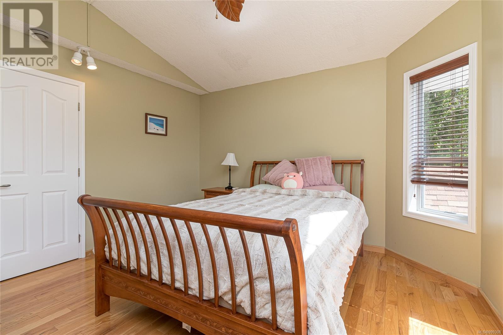 Photo 21 of 1211 Burnside Rd W, Saanich BC