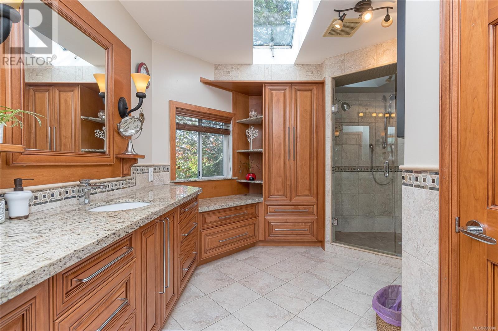Photo 25 of 1211 Burnside Rd W, Saanich BC