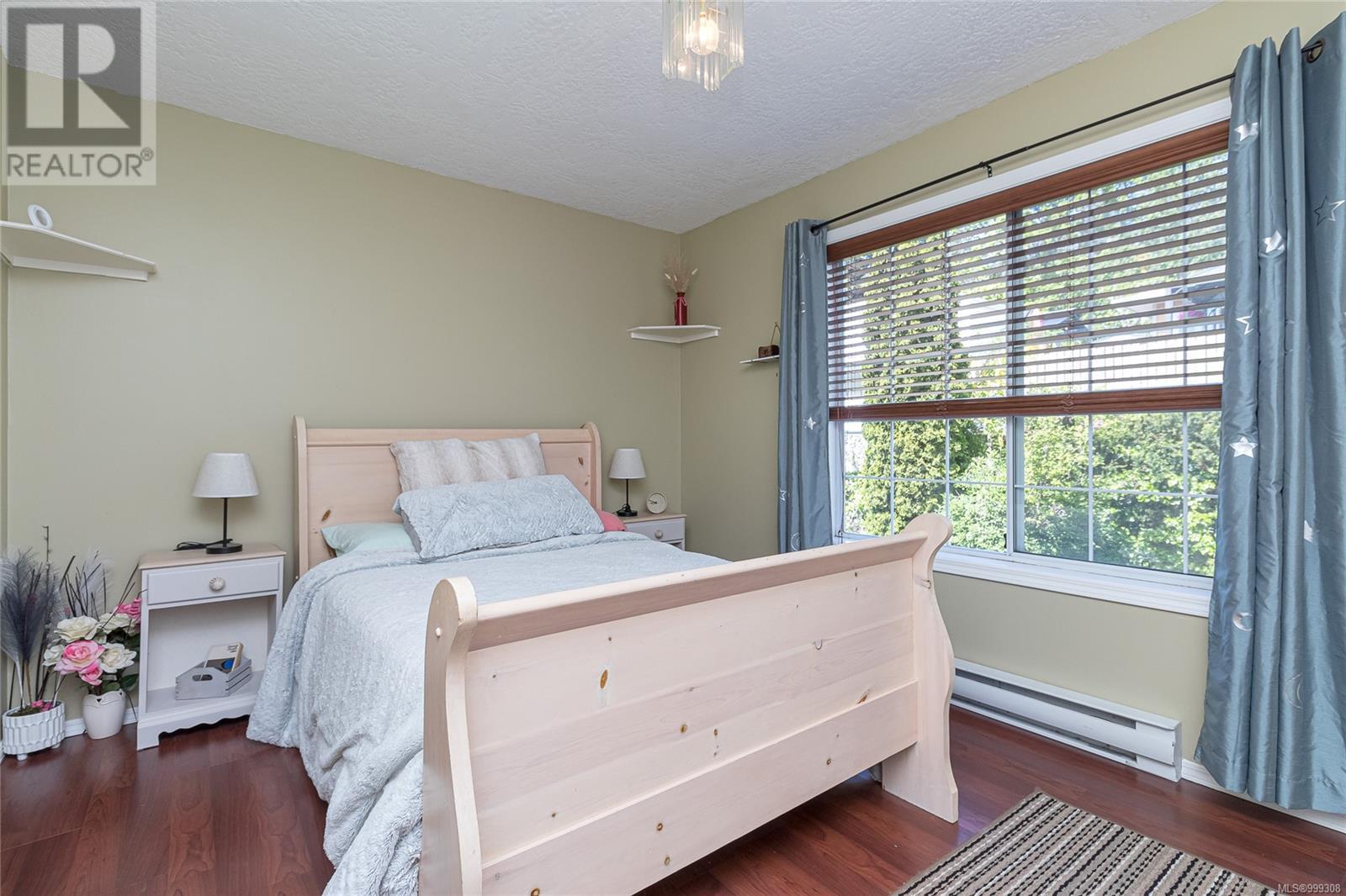 Photo 28 of 1211 Burnside Rd W, Saanich BC