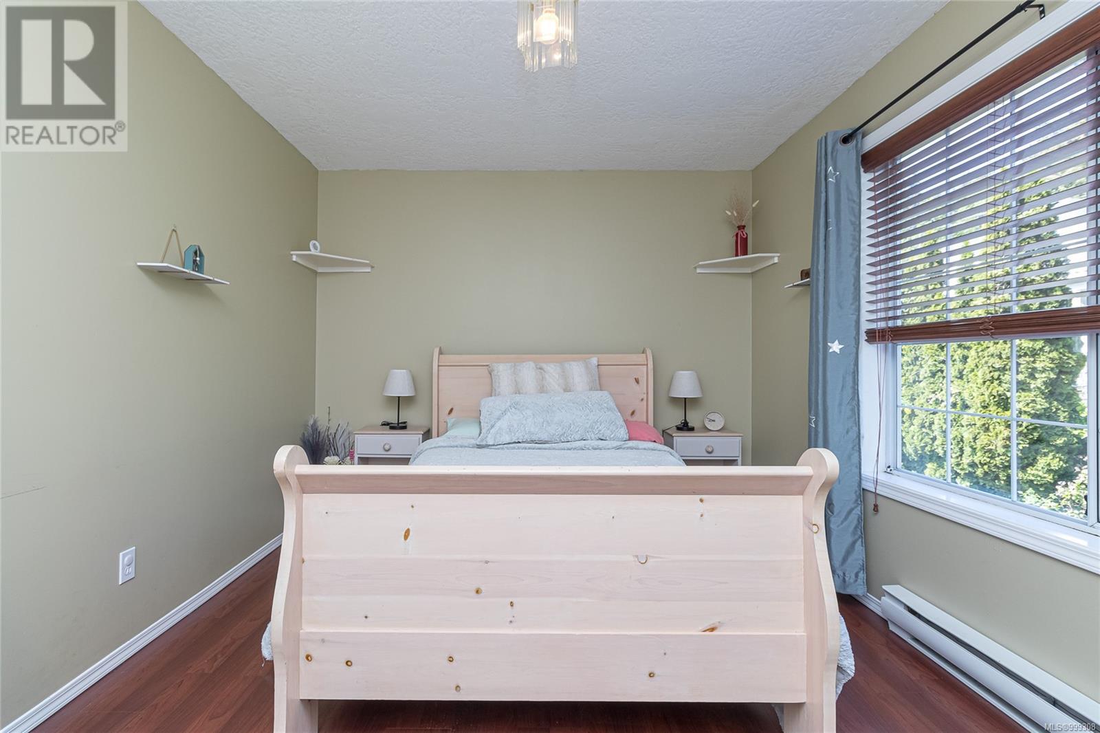 Photo 29 of 1211 Burnside Rd W, Saanich BC