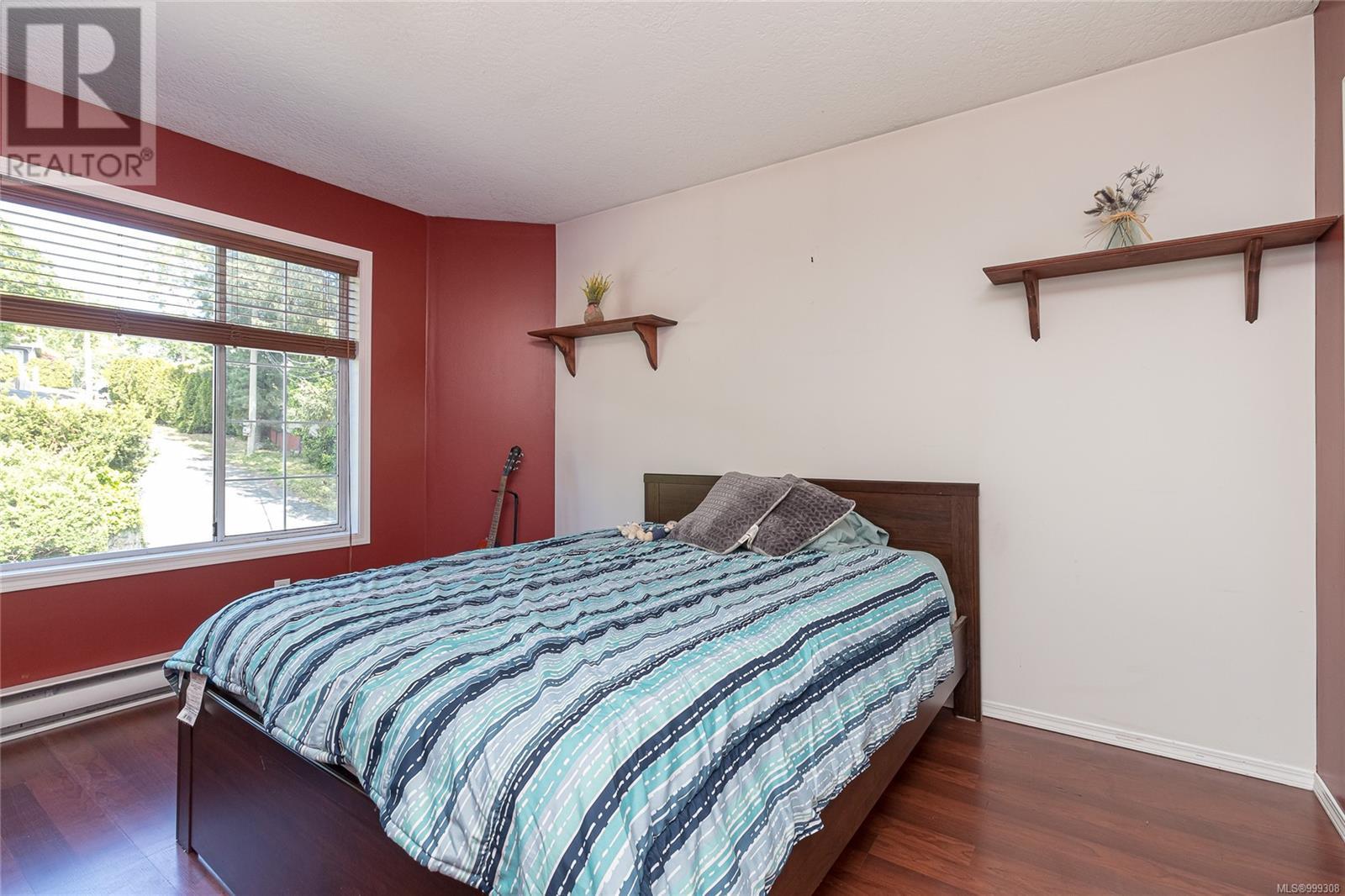 Photo 31 of 1211 Burnside Rd W, Saanich BC