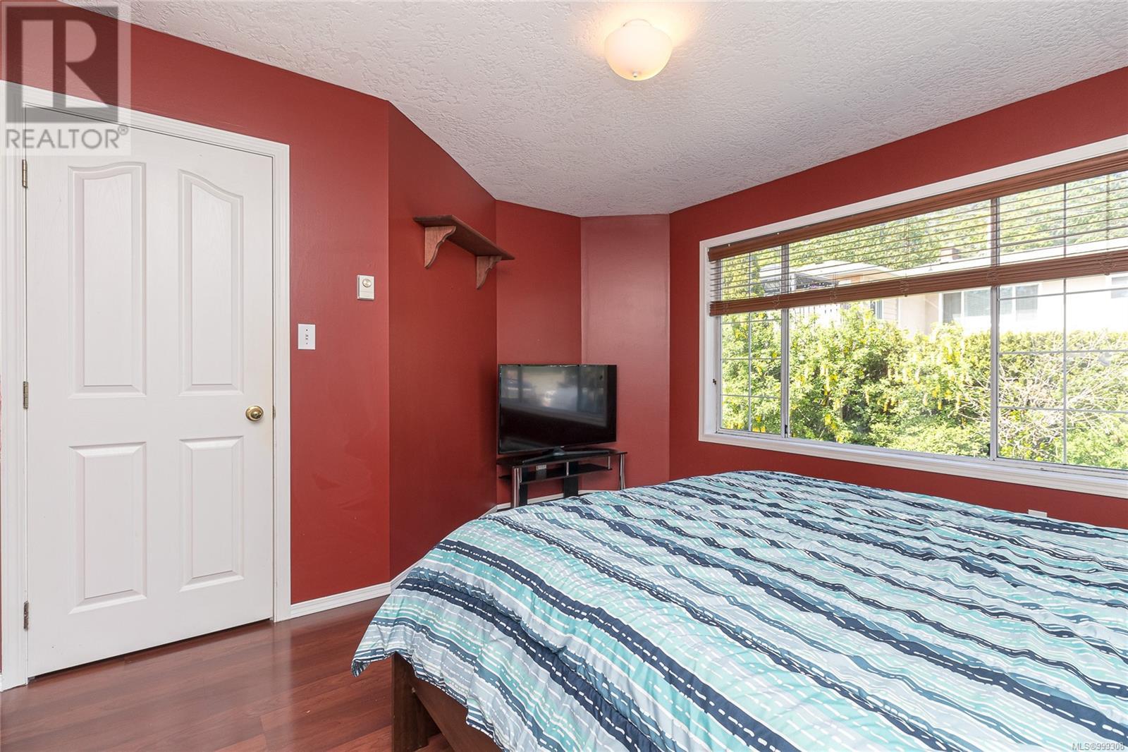 Photo 32 of 1211 Burnside Rd W, Saanich BC