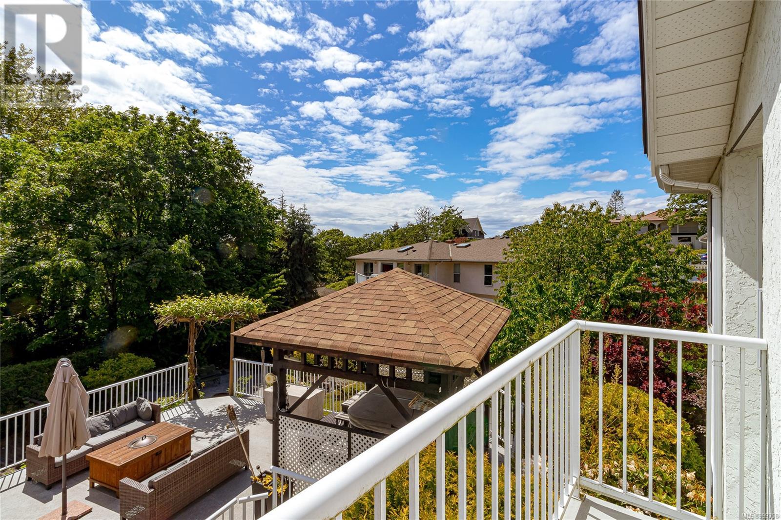 Photo 43 of 1211 Burnside Rd W, Saanich BC