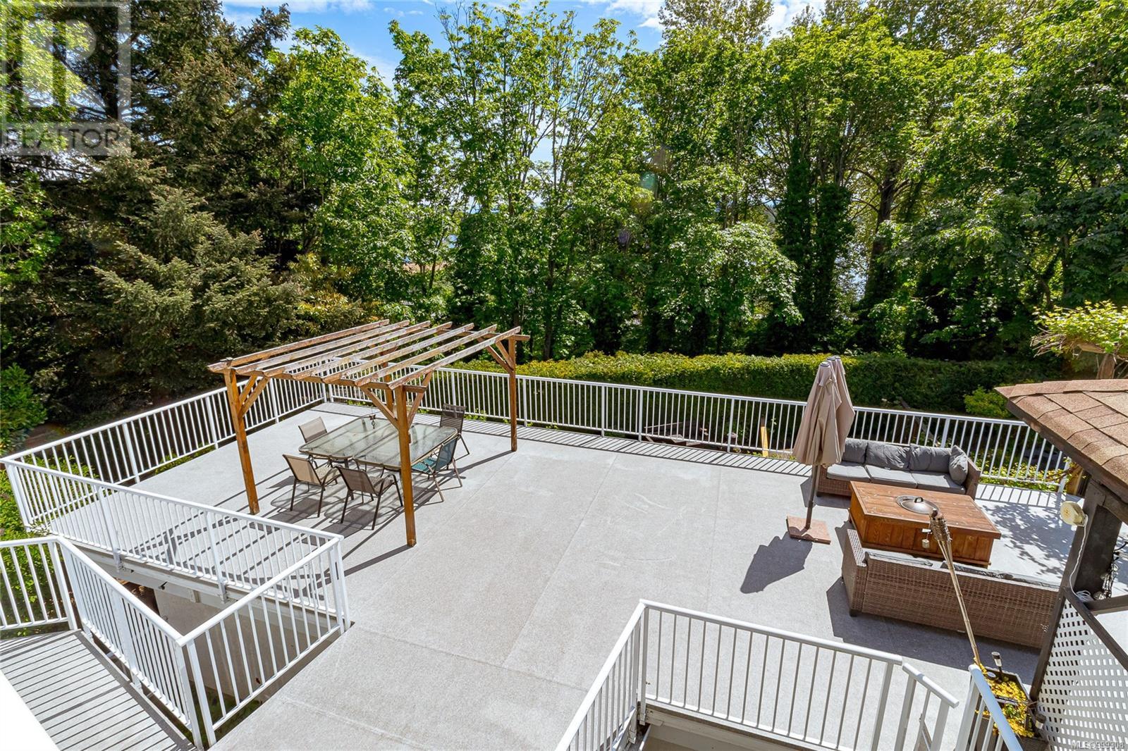 Photo 44 of 1211 Burnside Rd W, Saanich BC