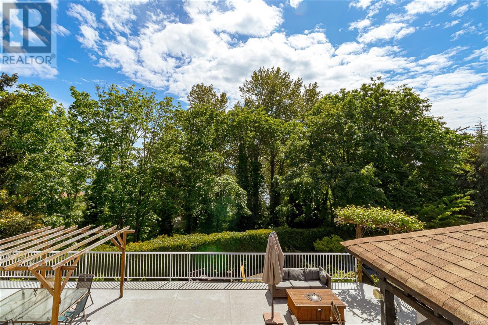 Photo 45 of 1211 Burnside Rd W, Saanich BC