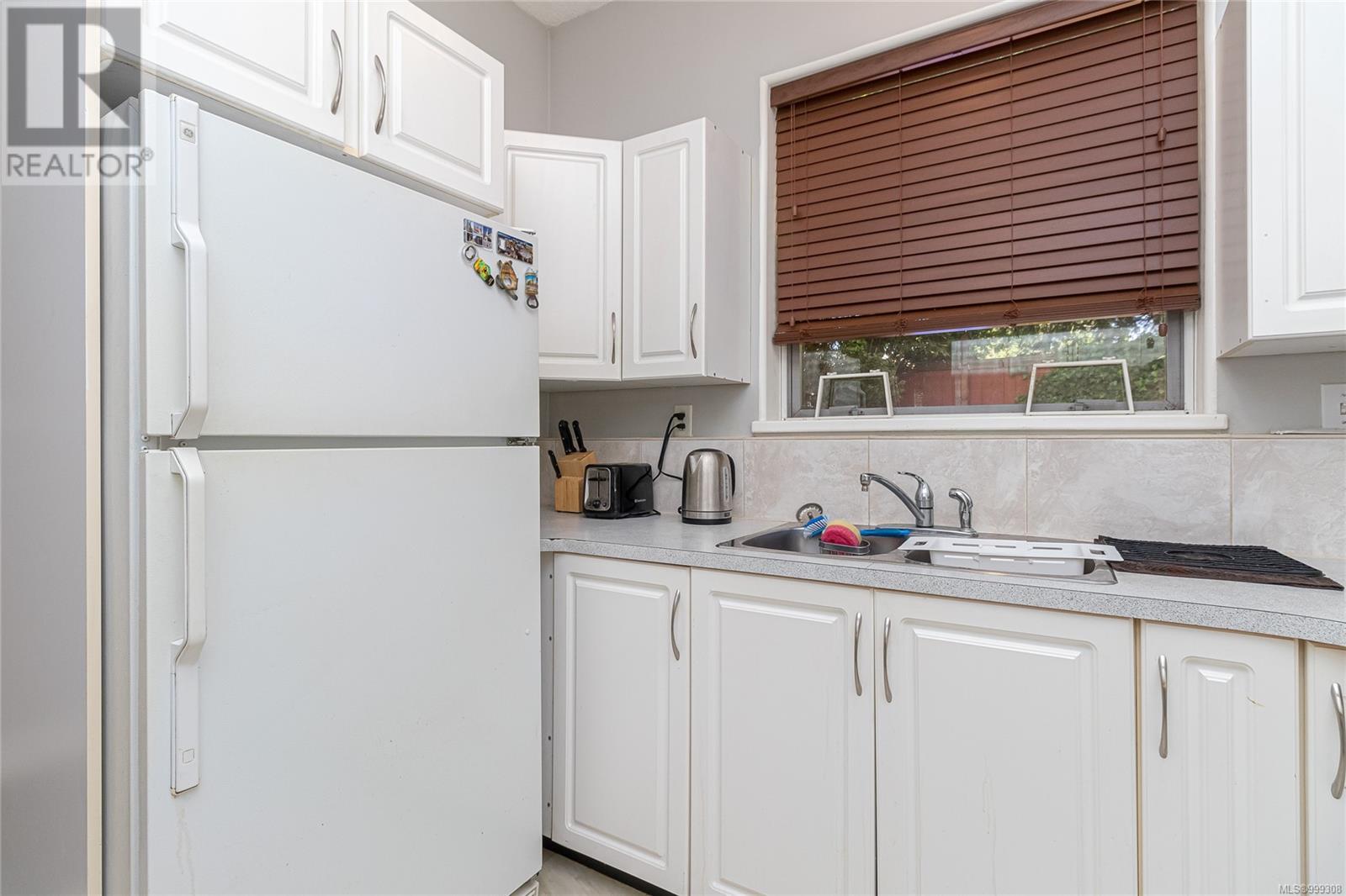 Photo 66 of 1211 Burnside Rd W, Saanich BC