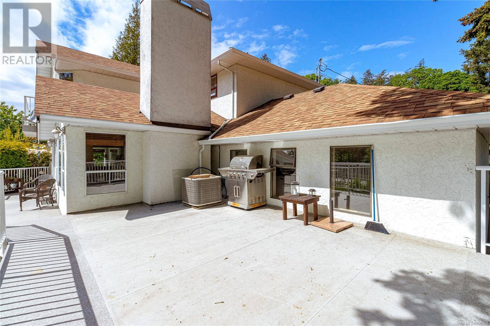 Photo 76 of 1211 Burnside Rd W, Saanich BC