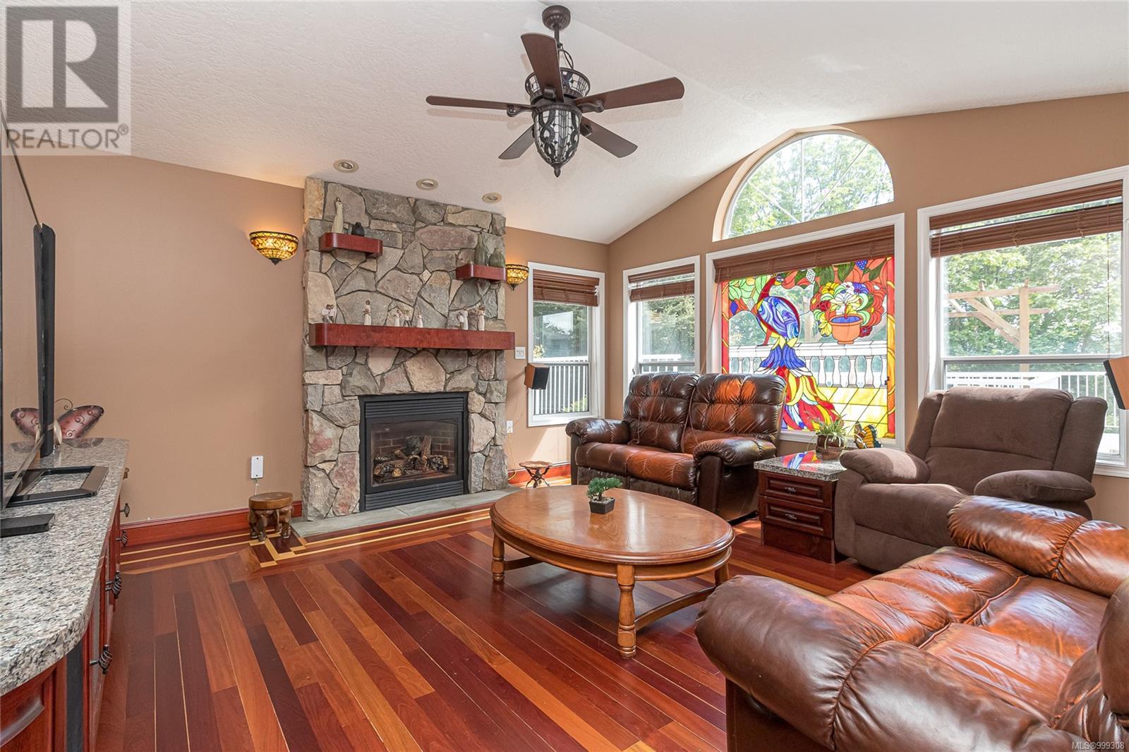 Photo 8 of 1211 Burnside Rd W, Saanich BC