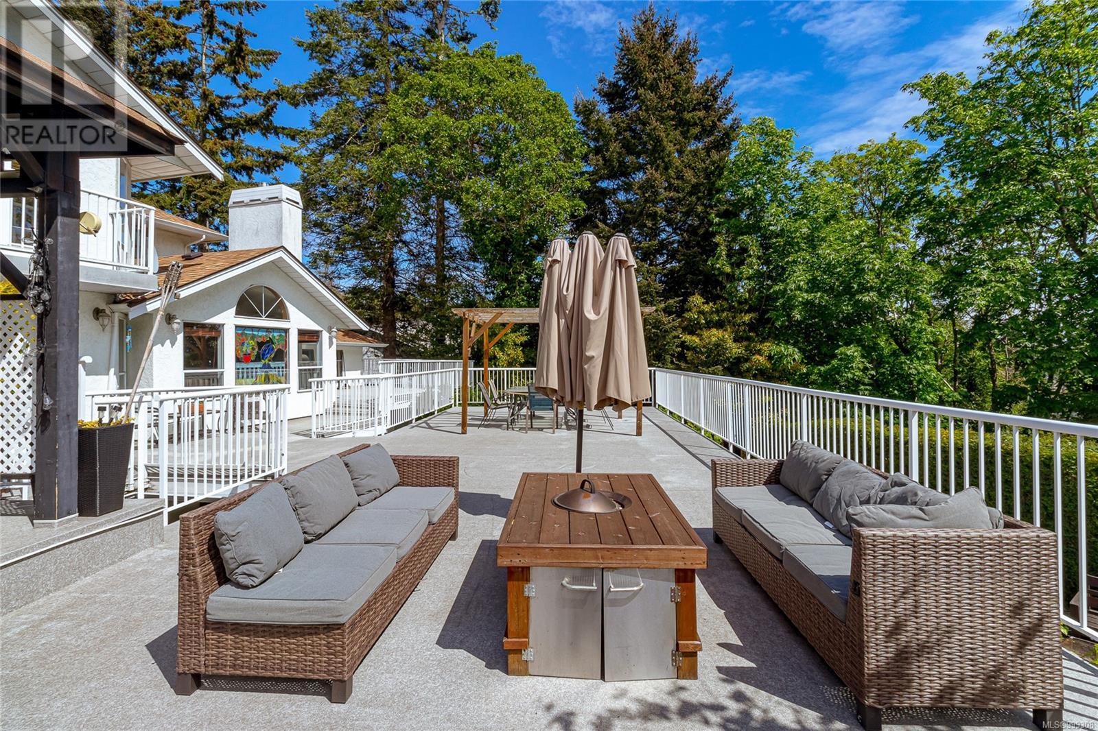 Photo 82 of 1211 Burnside Rd W, Saanich BC