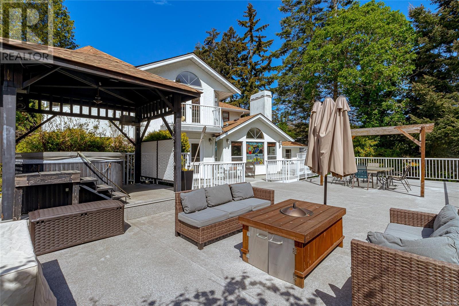 Photo 83 of 1211 Burnside Rd W, Saanich BC