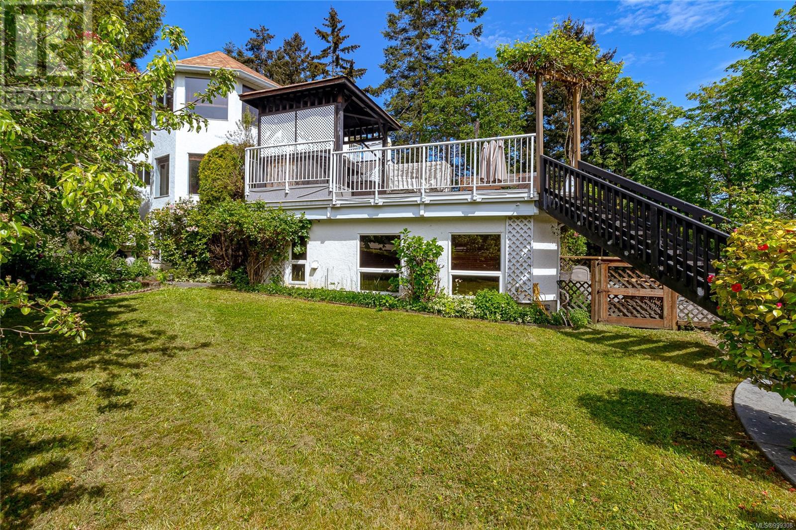 Photo 86 of 1211 Burnside Rd W, Saanich BC