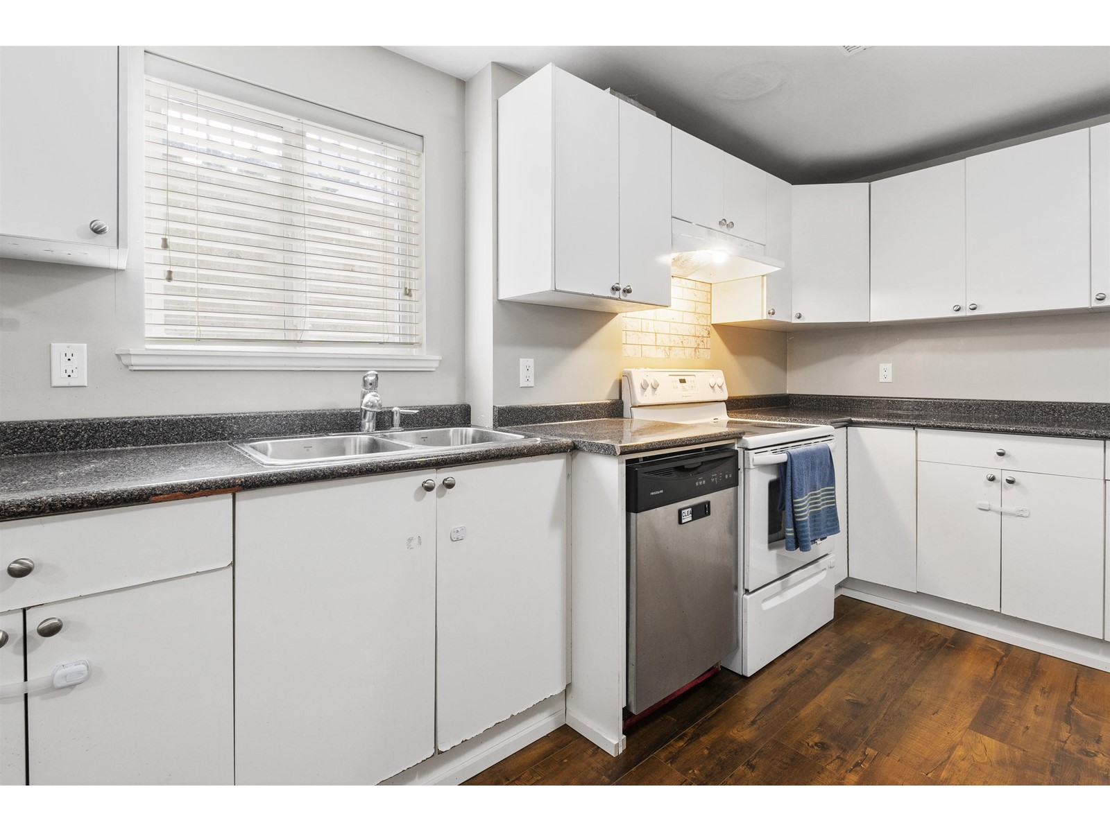 Photo 28 of 7032 195 A Street, Surrey BC