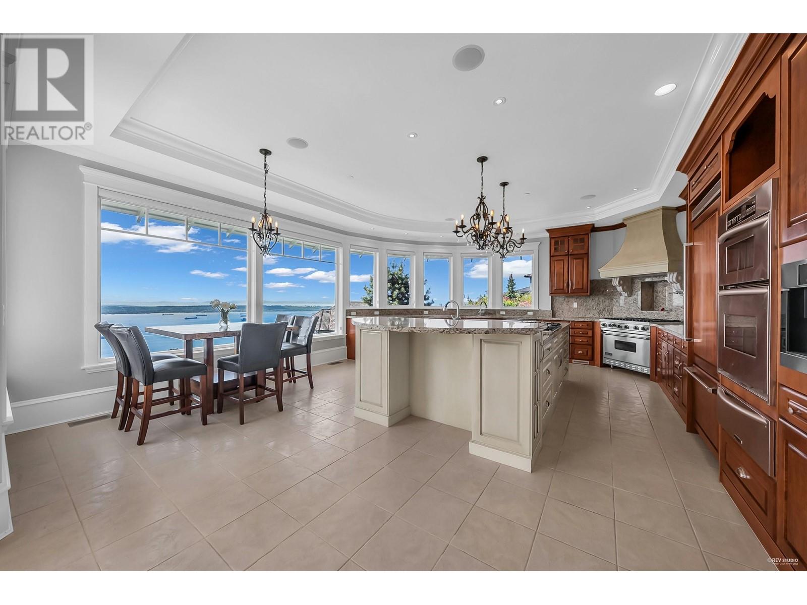 2326 CHIPPENDALE ROAD, West Vancouver