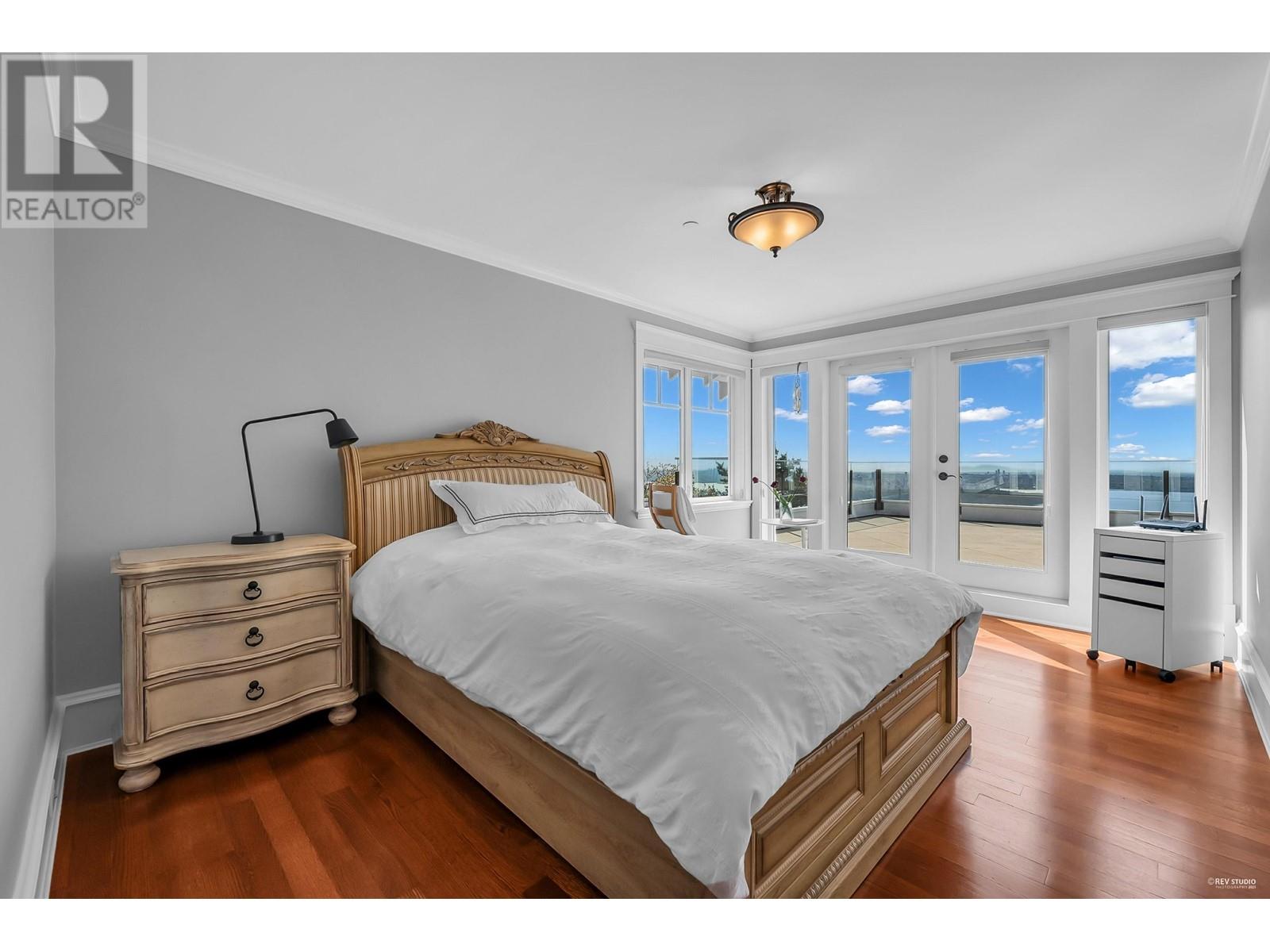 2326 CHIPPENDALE ROAD, West Vancouver