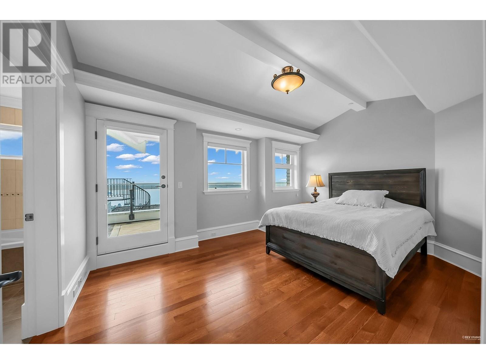 2326 CHIPPENDALE ROAD, West Vancouver