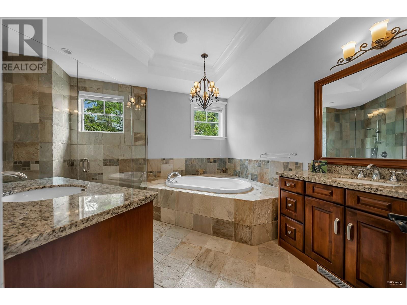 2326 CHIPPENDALE ROAD, West Vancouver