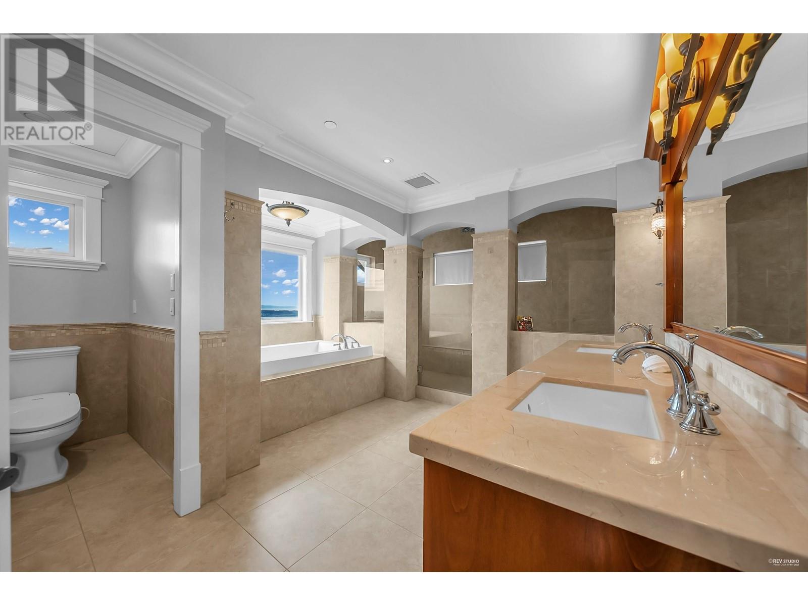 2326 CHIPPENDALE ROAD, West Vancouver