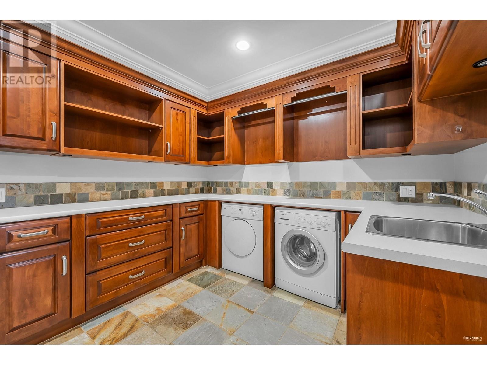 2326 CHIPPENDALE ROAD, West Vancouver