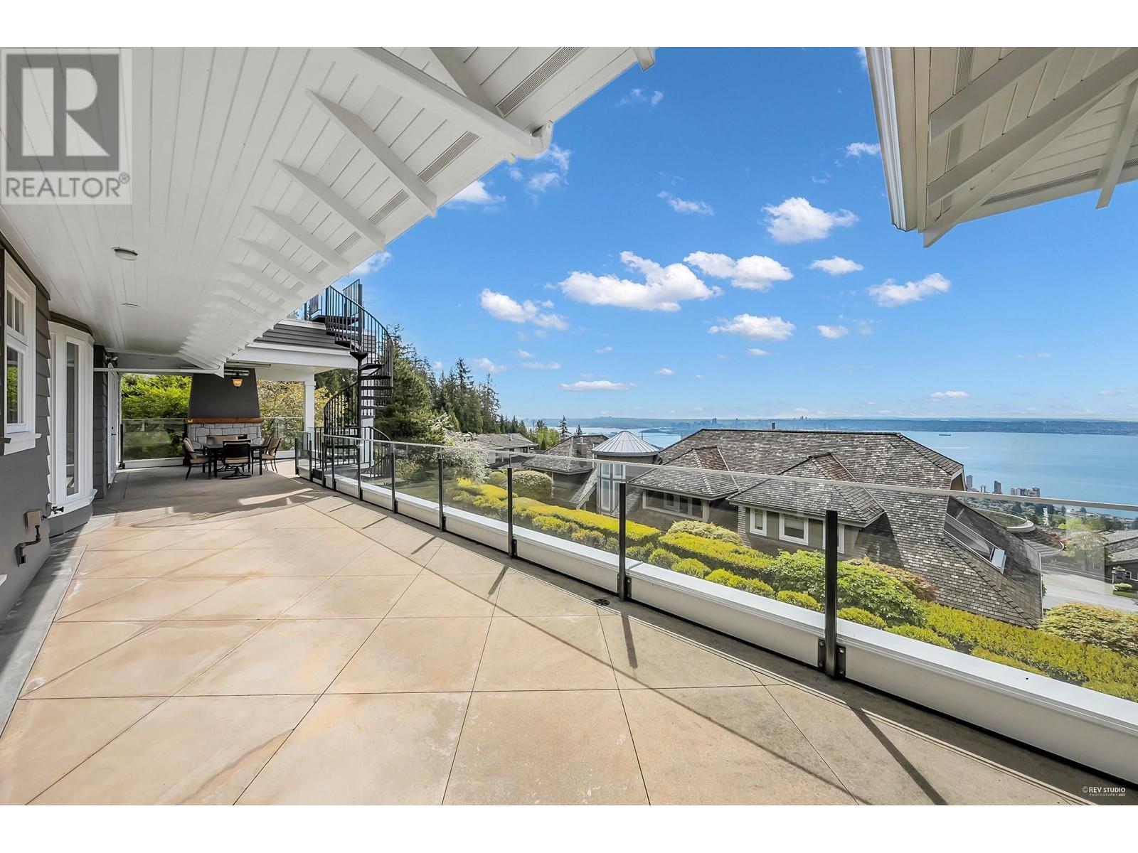 2326 CHIPPENDALE ROAD, West Vancouver