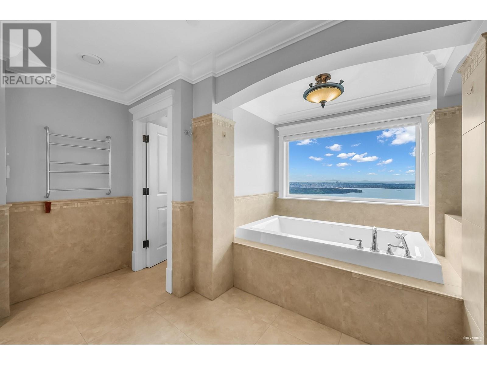 2326 CHIPPENDALE ROAD, West Vancouver