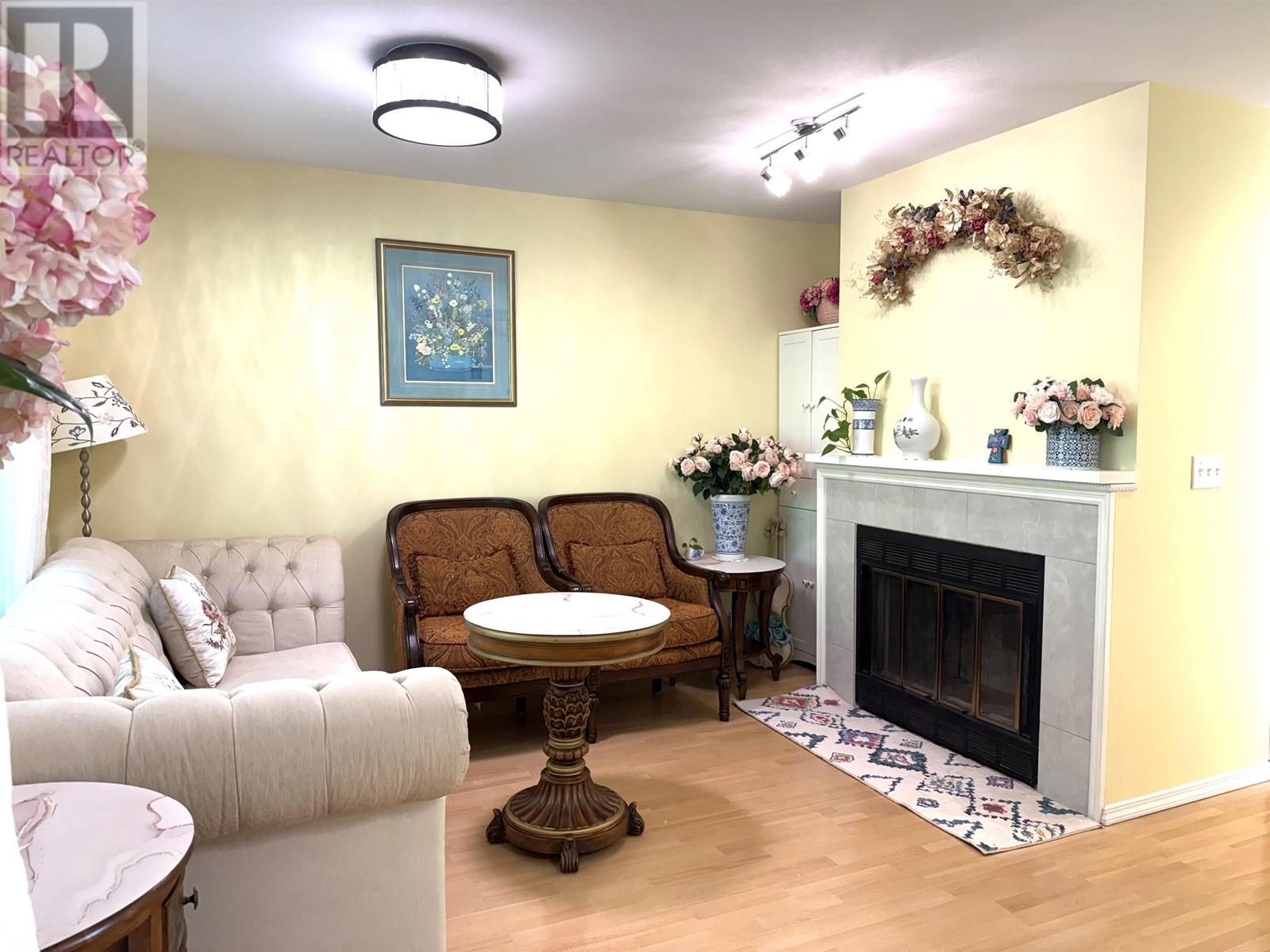 Photo 3 of 22 2736 Atlin Place, Coquitlam BC