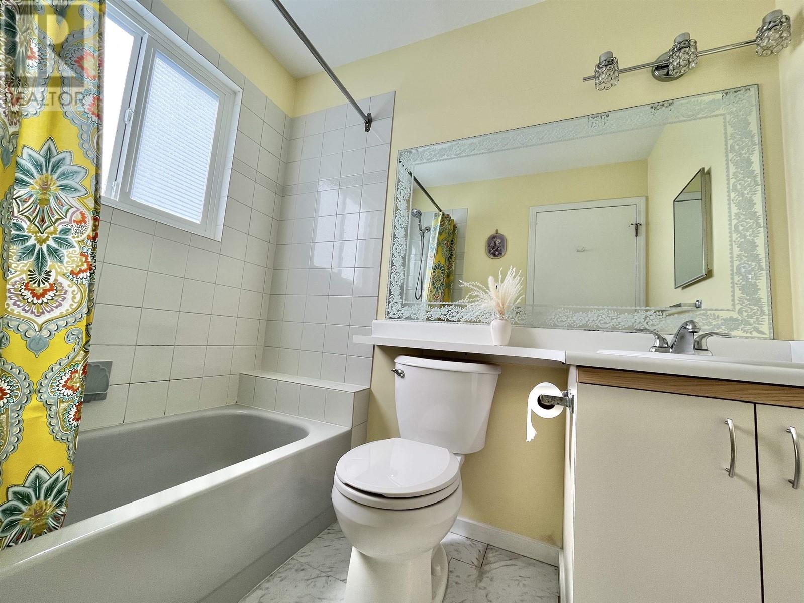 Photo 10 of 22 2736 Atlin Place, Coquitlam BC