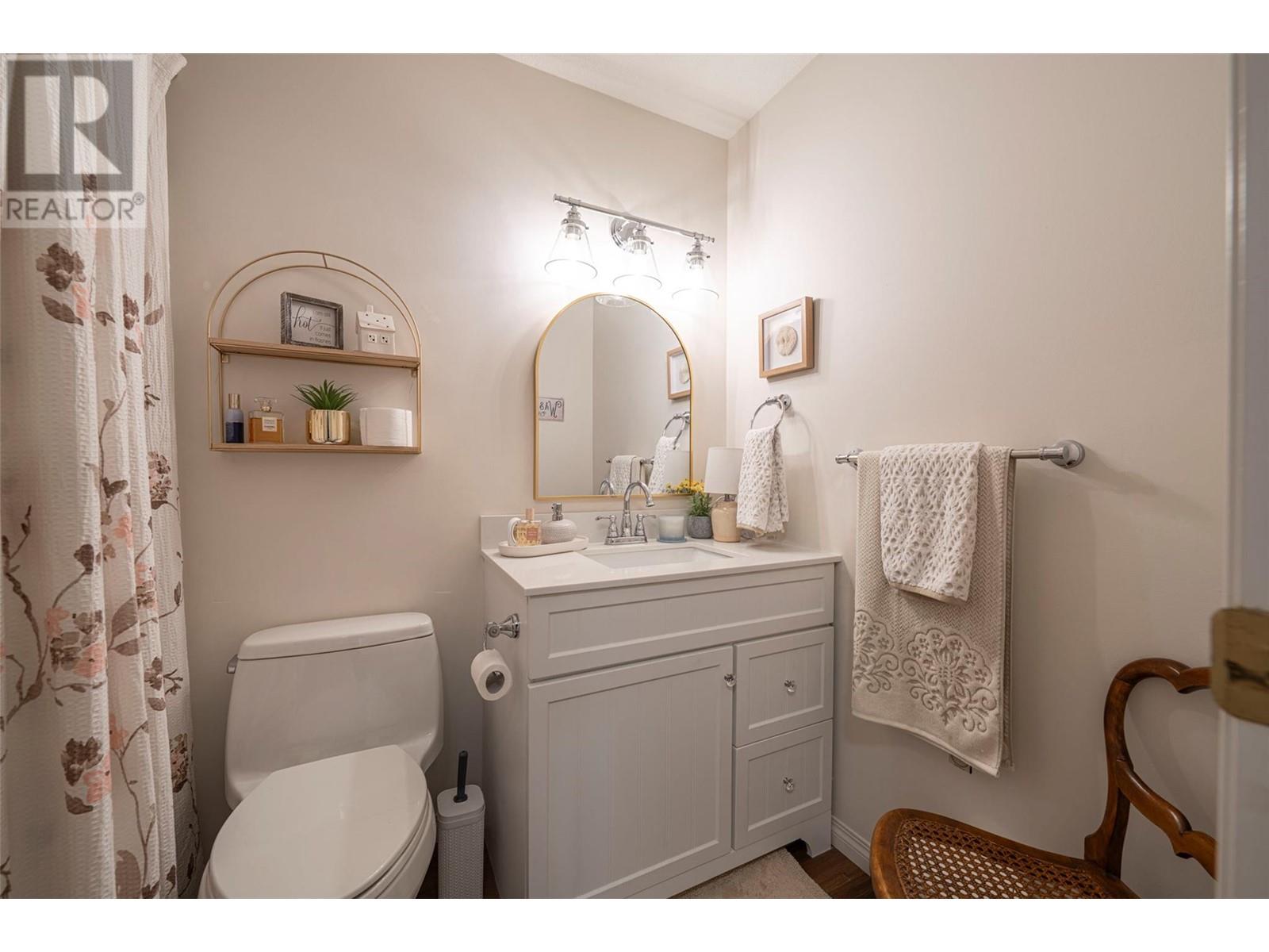 2 501 Kildonan Avenue, Enderby