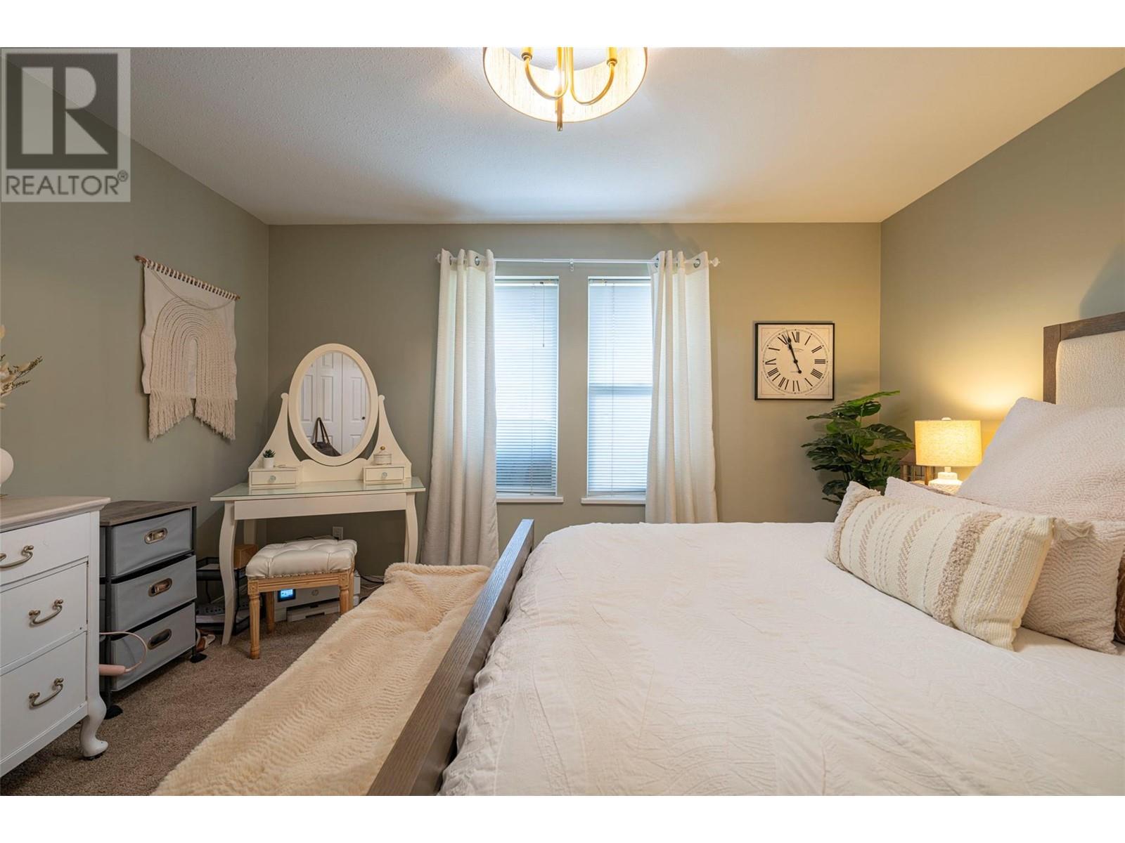 2 501 Kildonan Avenue, Enderby