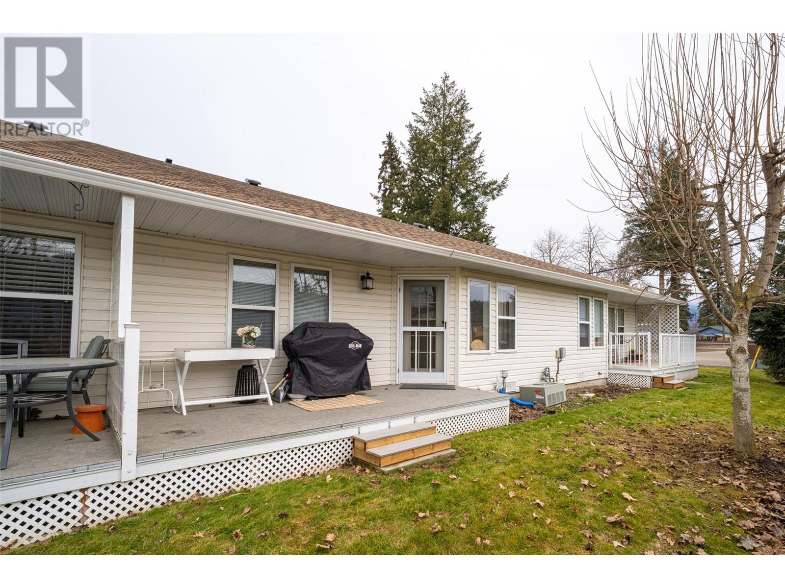 2 501 Kildonan Avenue, Enderby