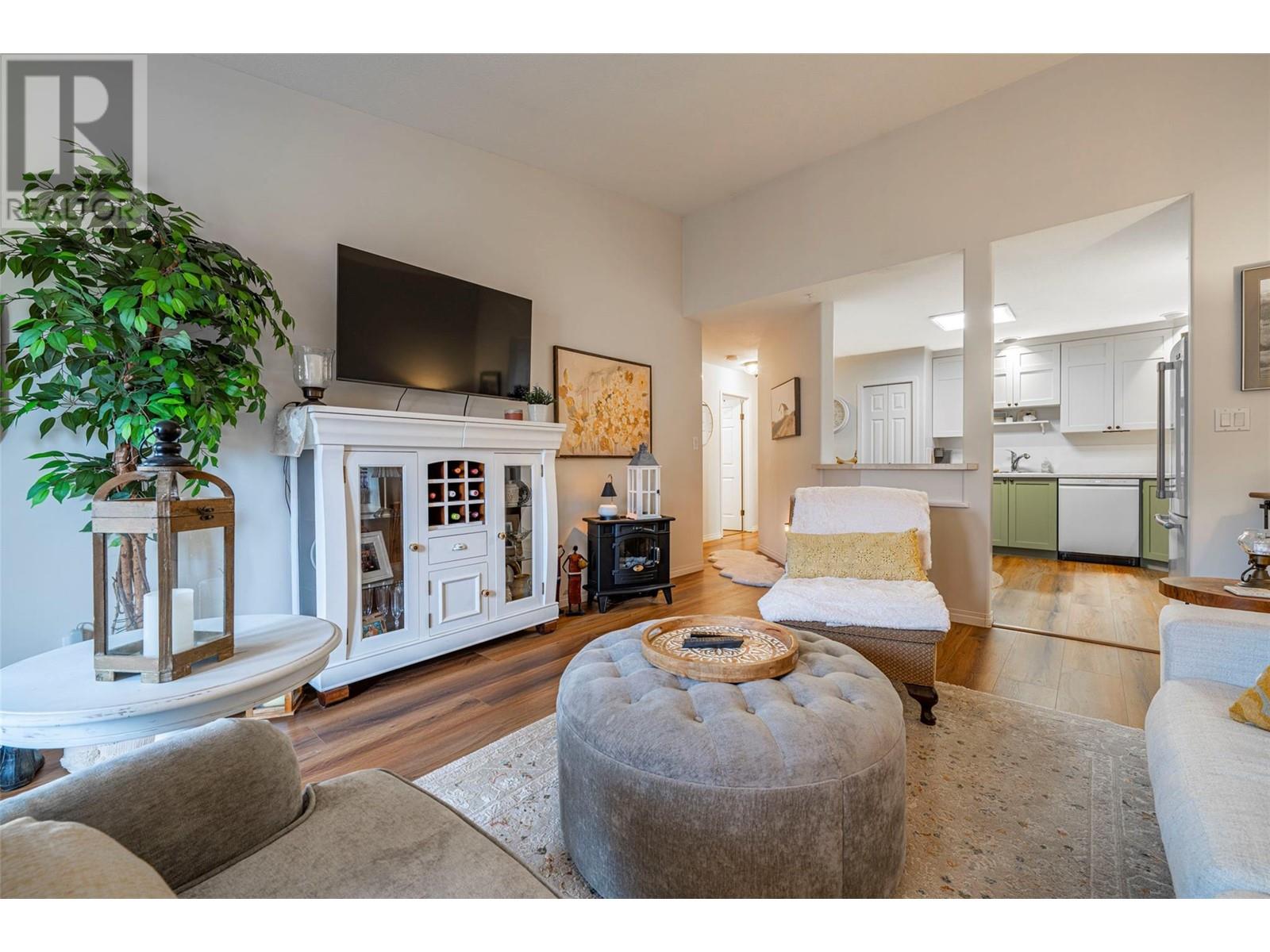 2 501 Kildonan Avenue, Enderby
