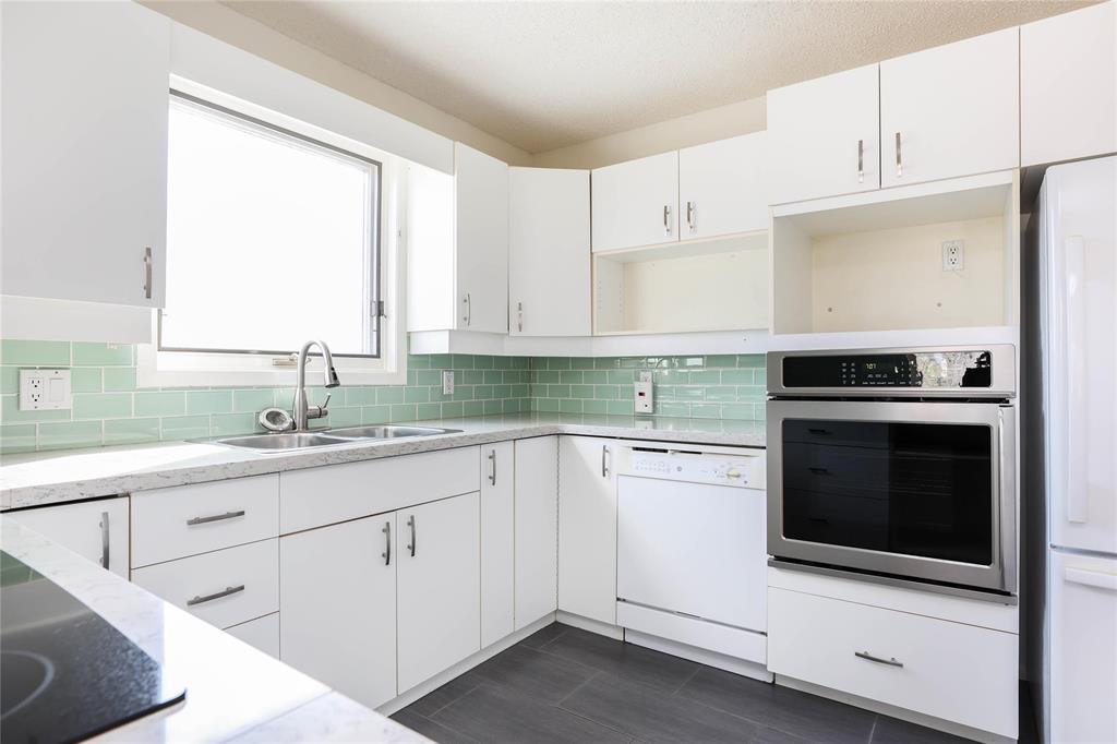 Photo 1 of 2 332 River Avenue, Winnipeg MB