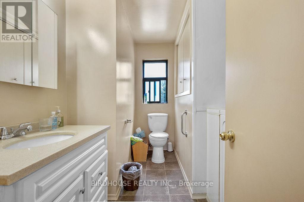 Photo 9 of 139 Murray Street, Kawartha Lakes ON