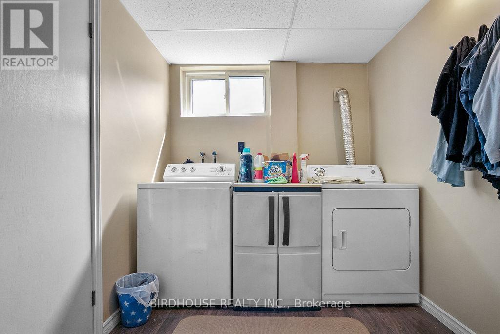 Photo 3 of 139 Murray Street, Kawartha Lakes ON