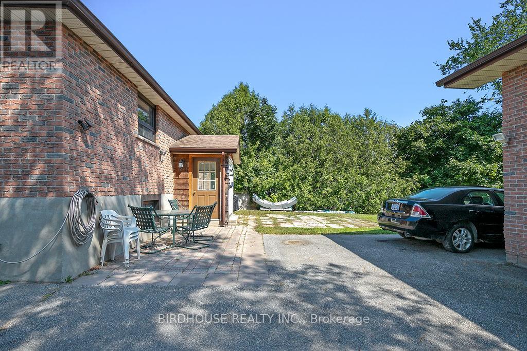 Photo 15 of 139 Murray Street, Kawartha Lakes ON