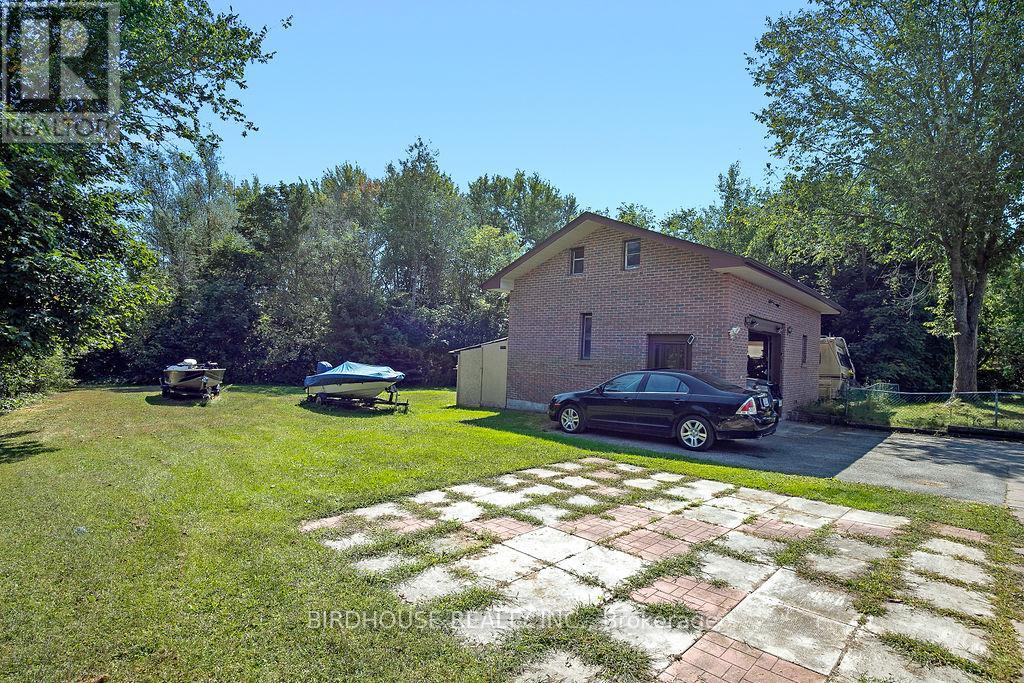 Photo 8 of 139 Murray Street, Kawartha Lakes ON