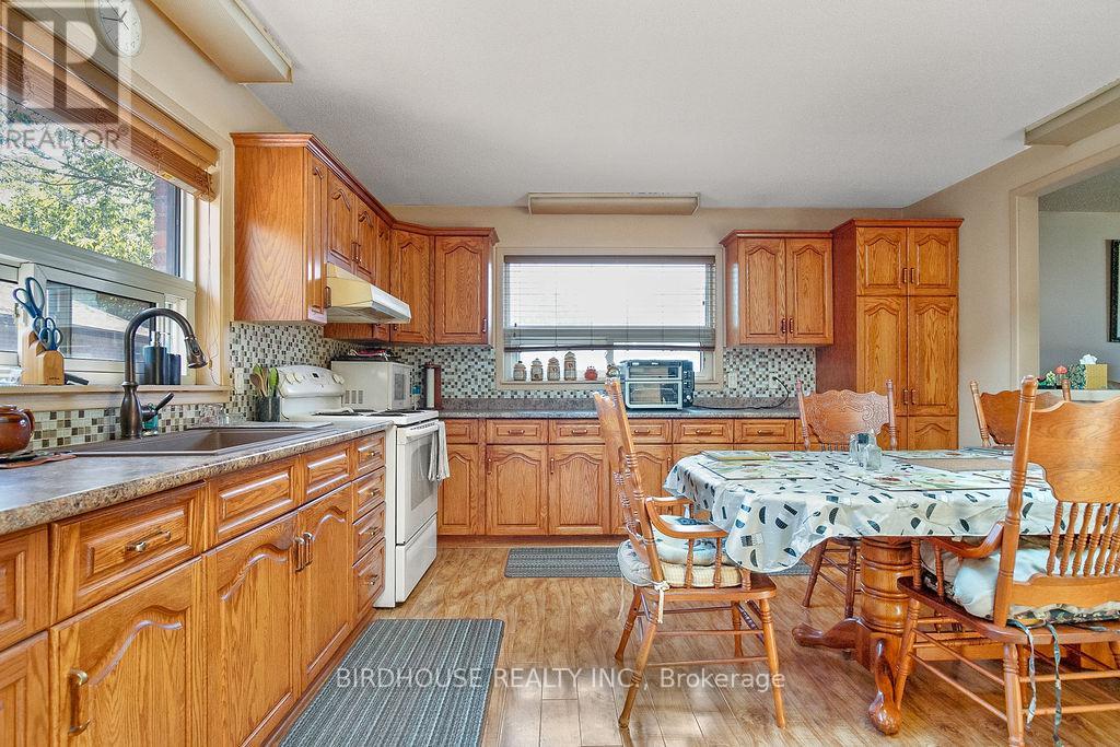 Photo 5 of 139 Murray Street, Kawartha Lakes ON