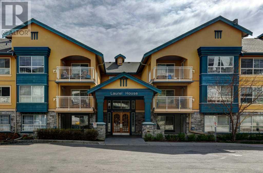 Single Family House for Sale in   Richard Court SW Lincoln Park Calgary 