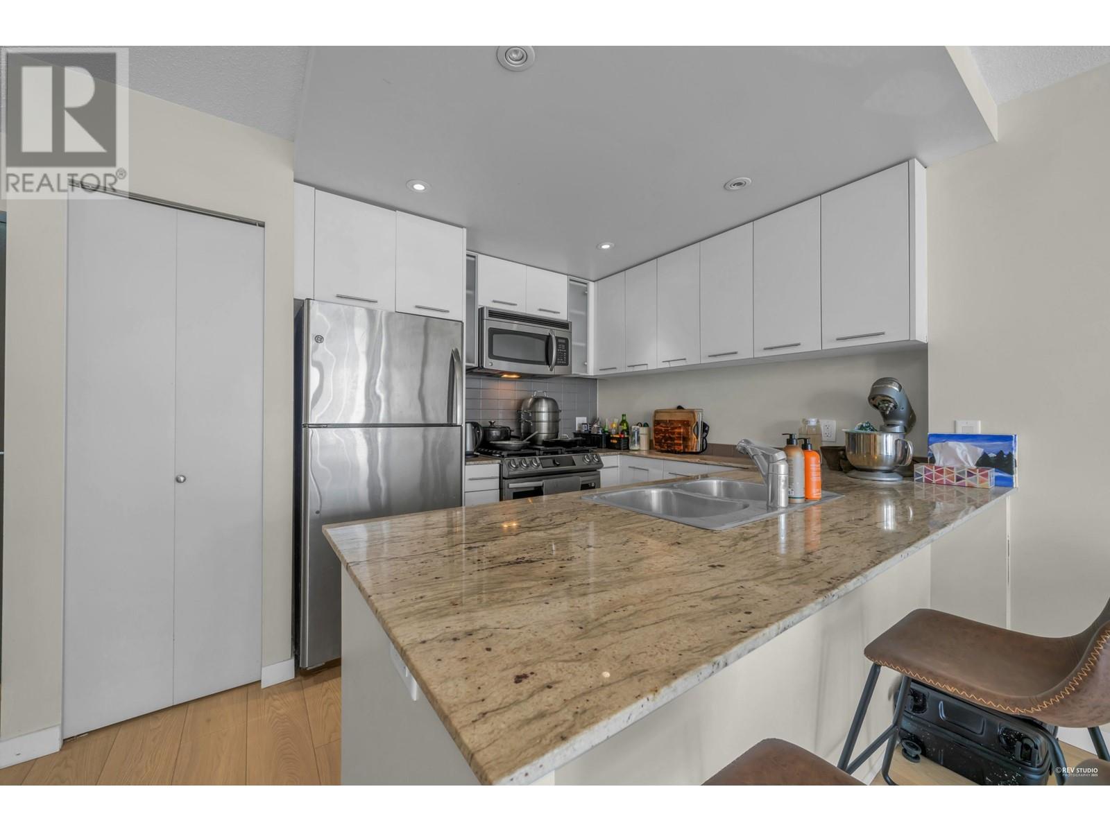Photo 3 of 1202 3111 Corvette Way, Richmond BC