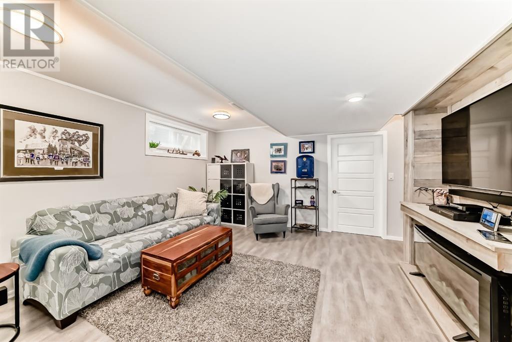 55 Sunrise Way, Cochrane, Alberta
