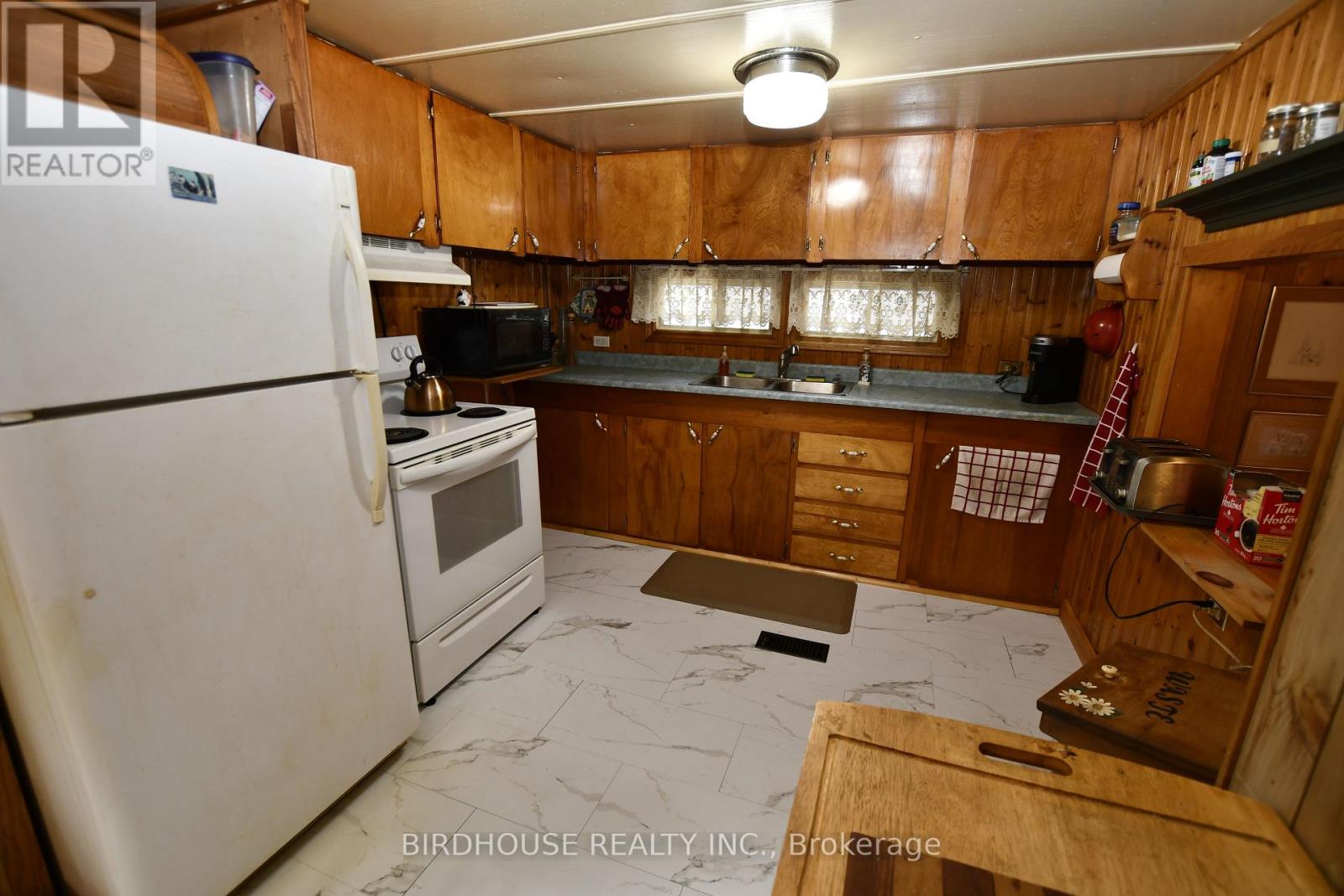 Photo 14 of 1084 South Algonquin Road, Dysart Et Al ON