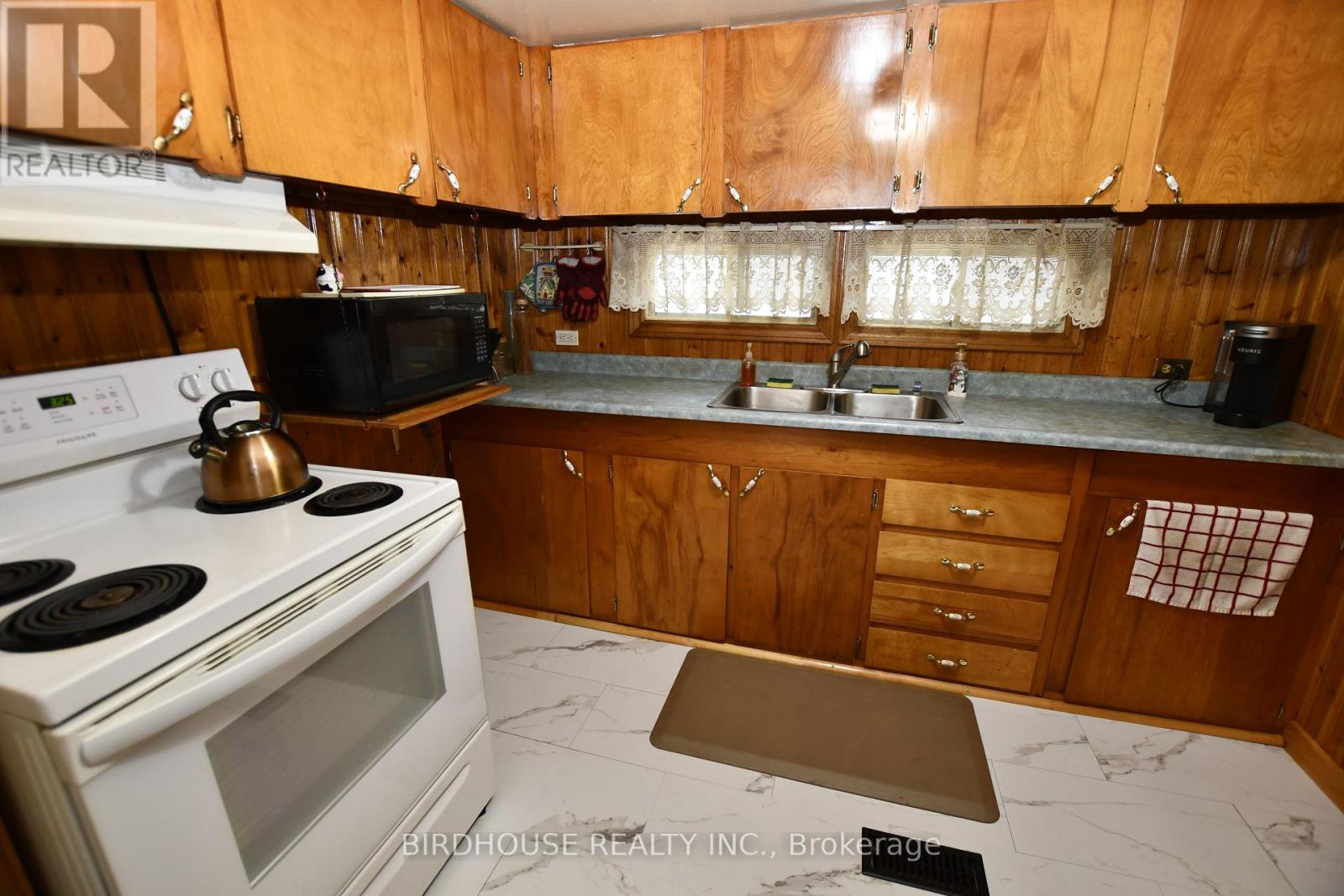 Photo 7 of 1084 South Algonquin Road, Dysart Et Al ON