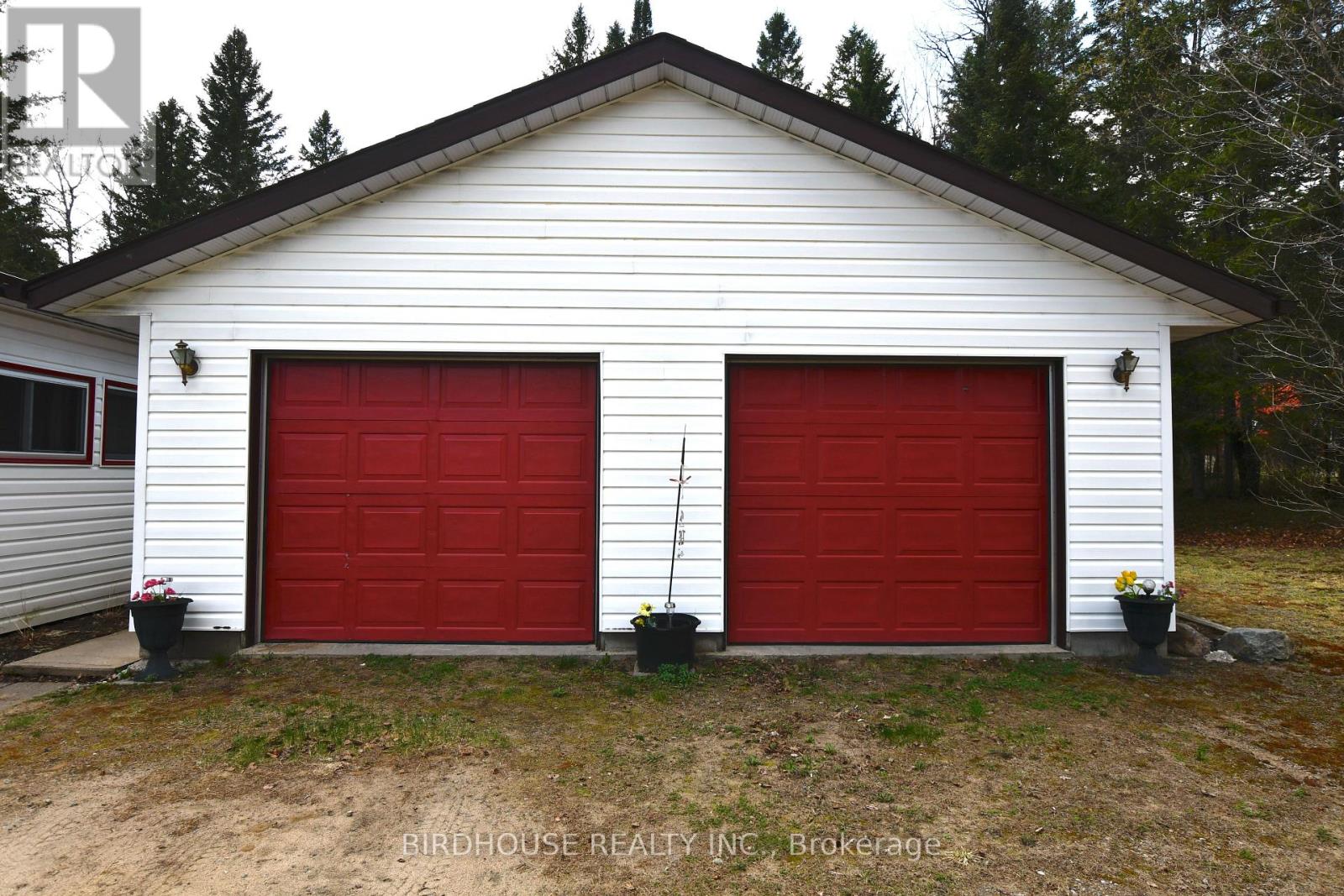 Photo 26 of 1084 South Algonquin Road, Dysart Et Al ON