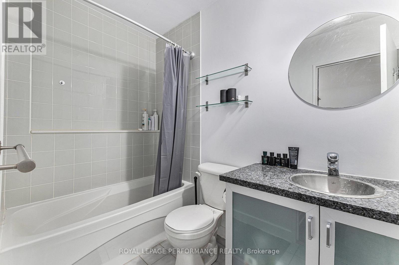 Photo 12 of 302 180 York Street, Ottawa ON