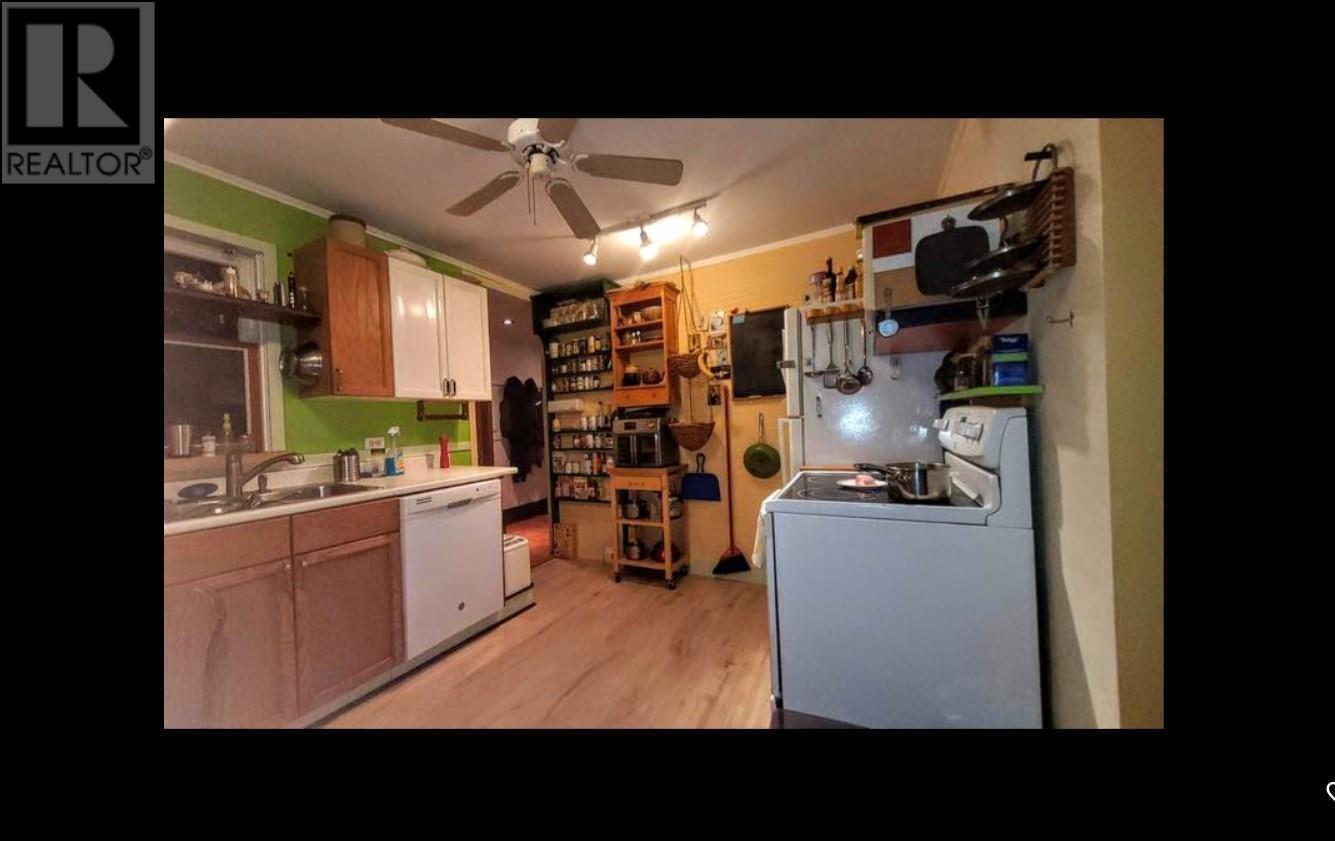 Photo 11 of 20530 Westfield Avenue, Maple Ridge BC