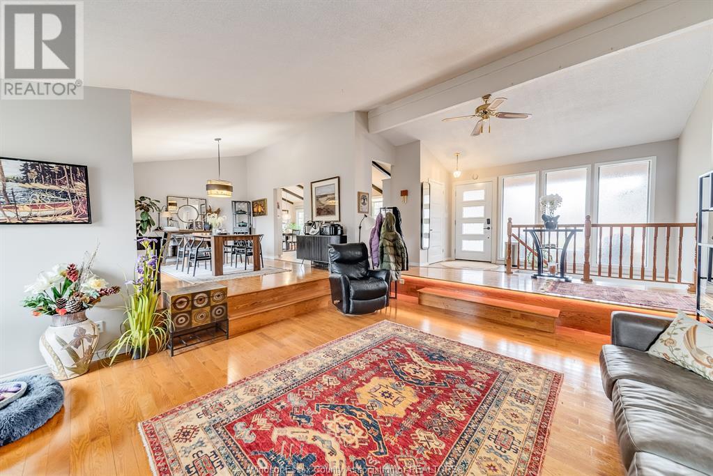 Photo 8 of 846 Park, Kingsville ON