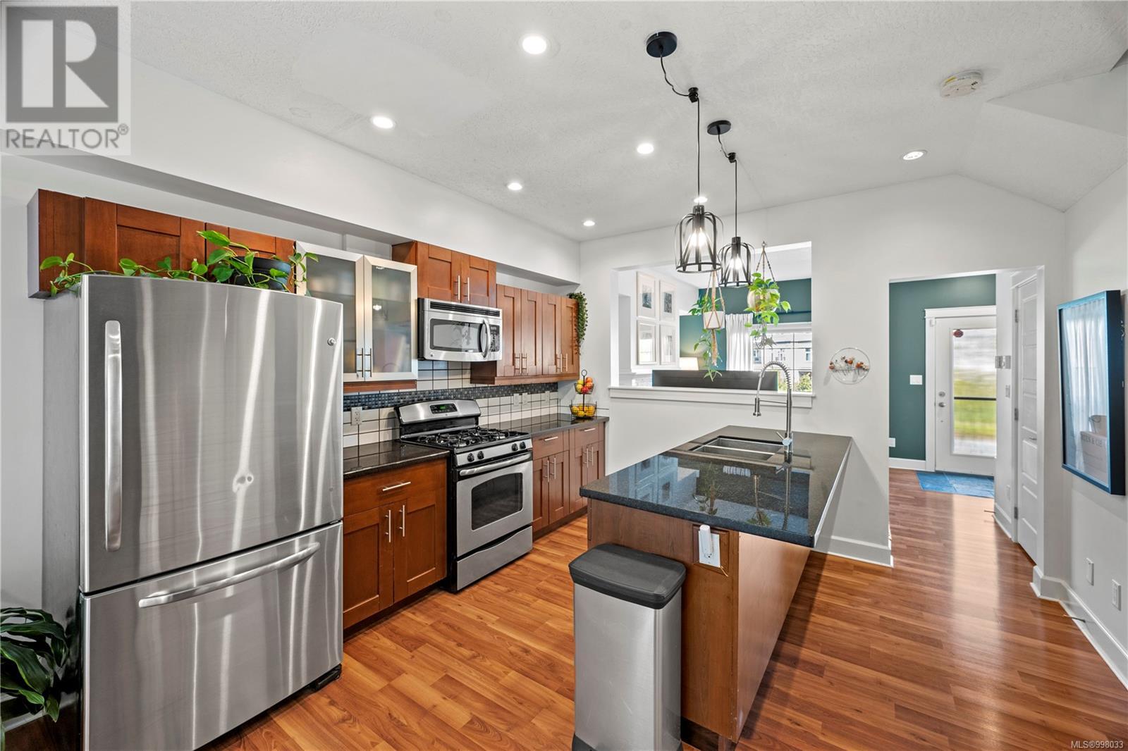 203 785 Station Avenue, Langford