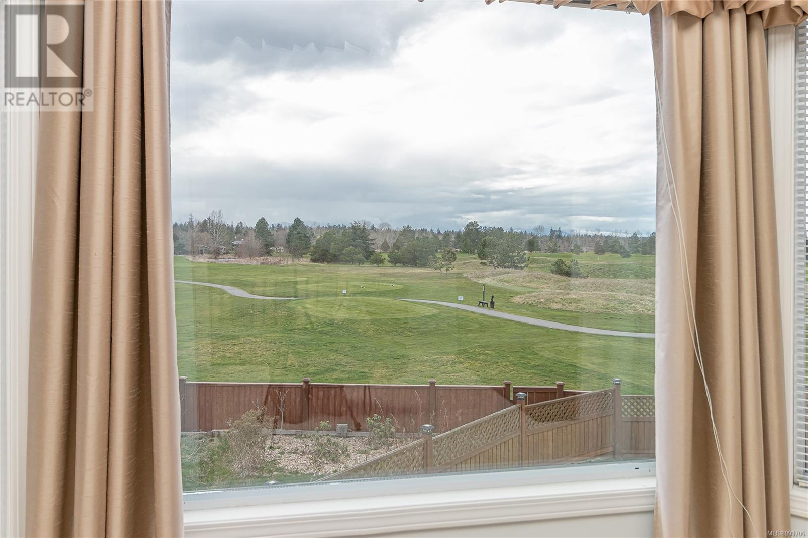 639 Eagle Tree Close, Parksville real estate listing 999706