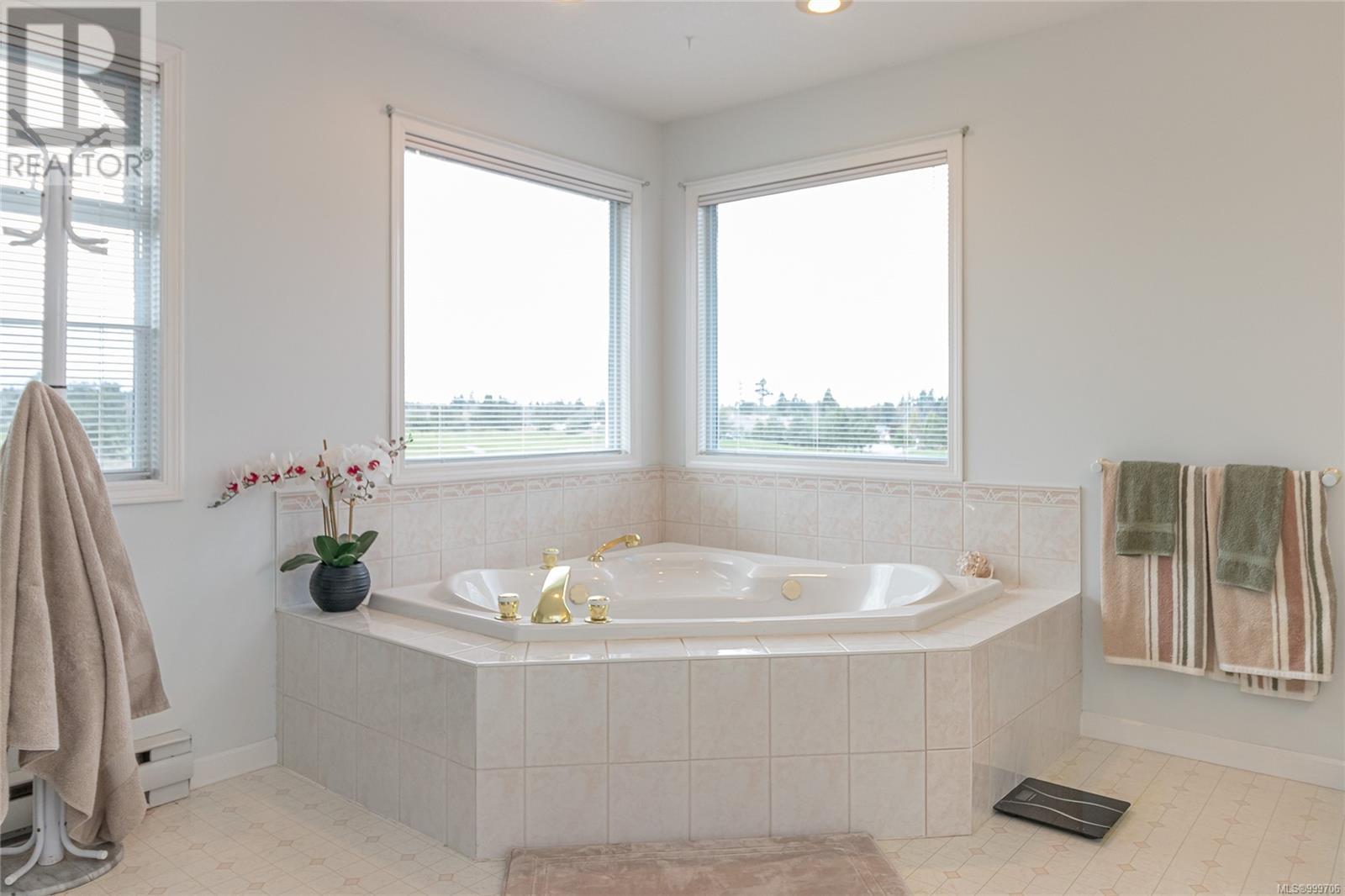 639 Eagle Tree Close, Parksville real estate listing 999706