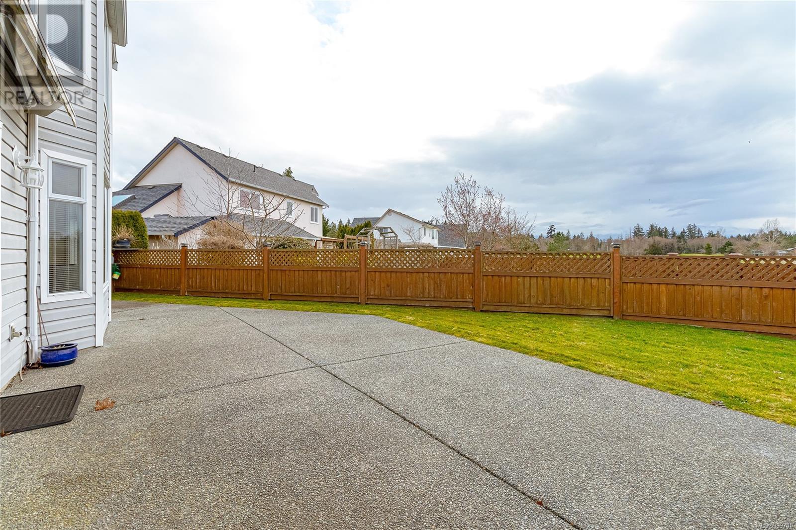639 Eagle Tree Close, Parksville real estate listing 999706